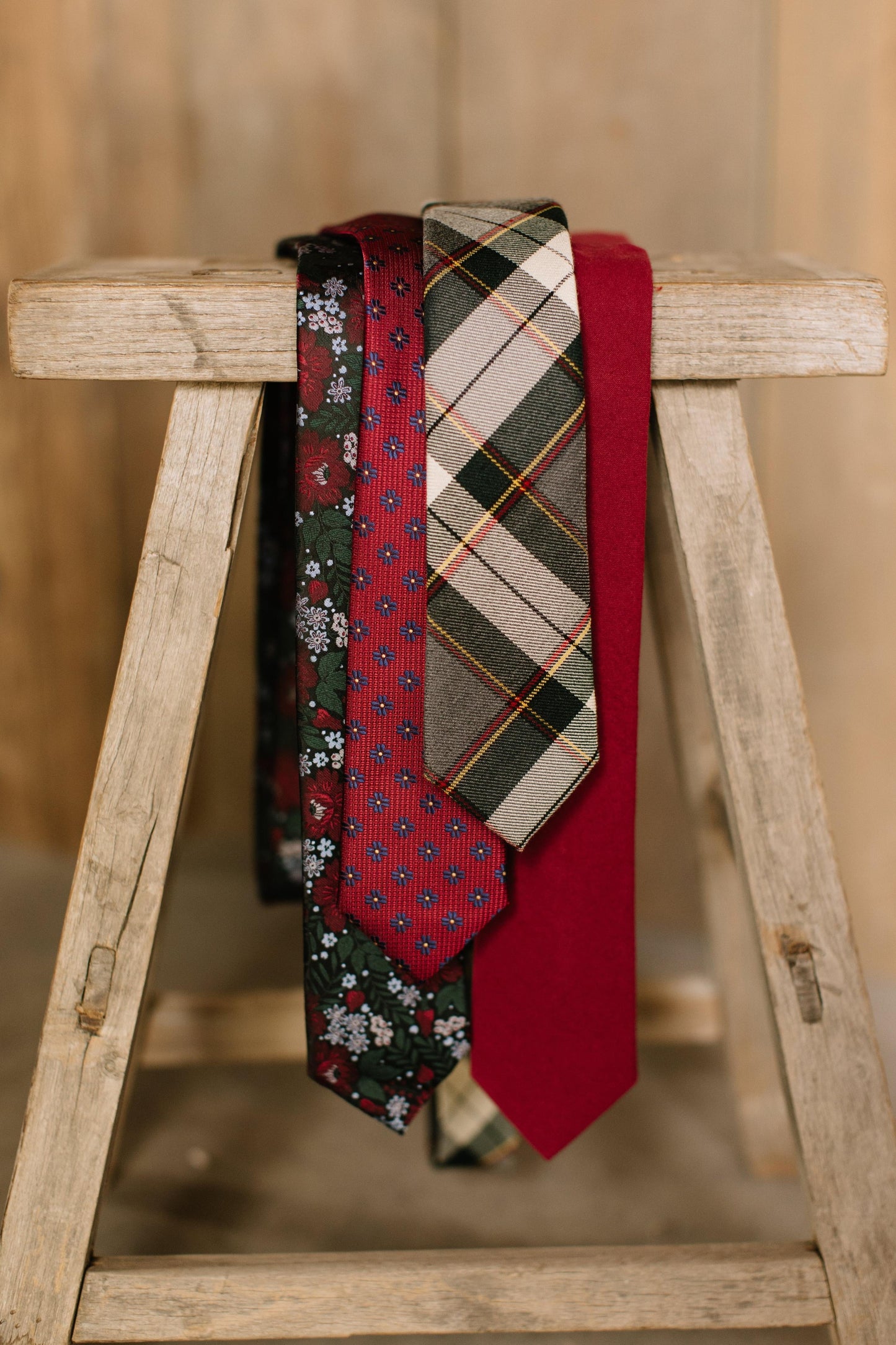Dashing Floral Mens Tie