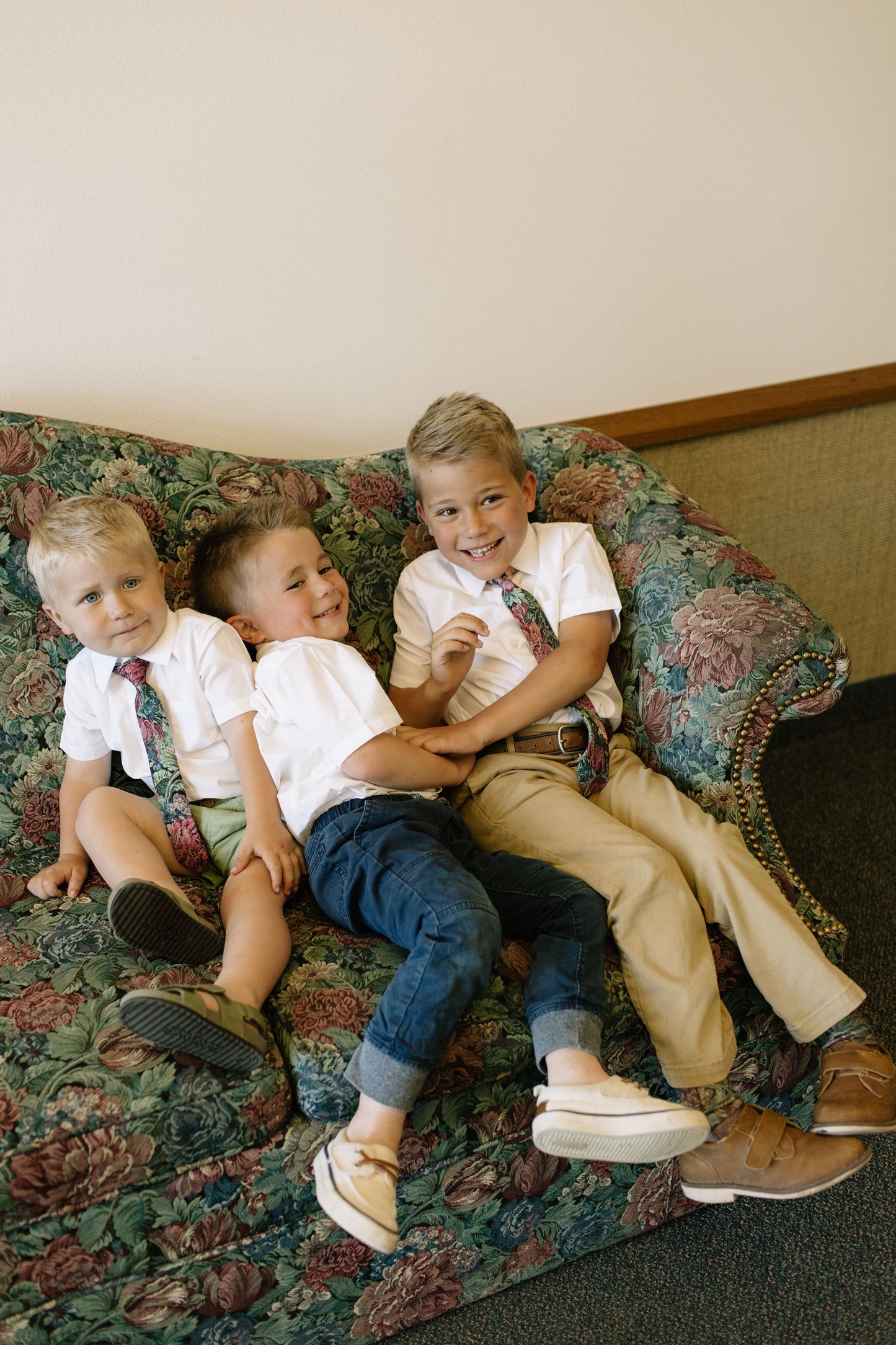 Foyer Floral Boys Tie