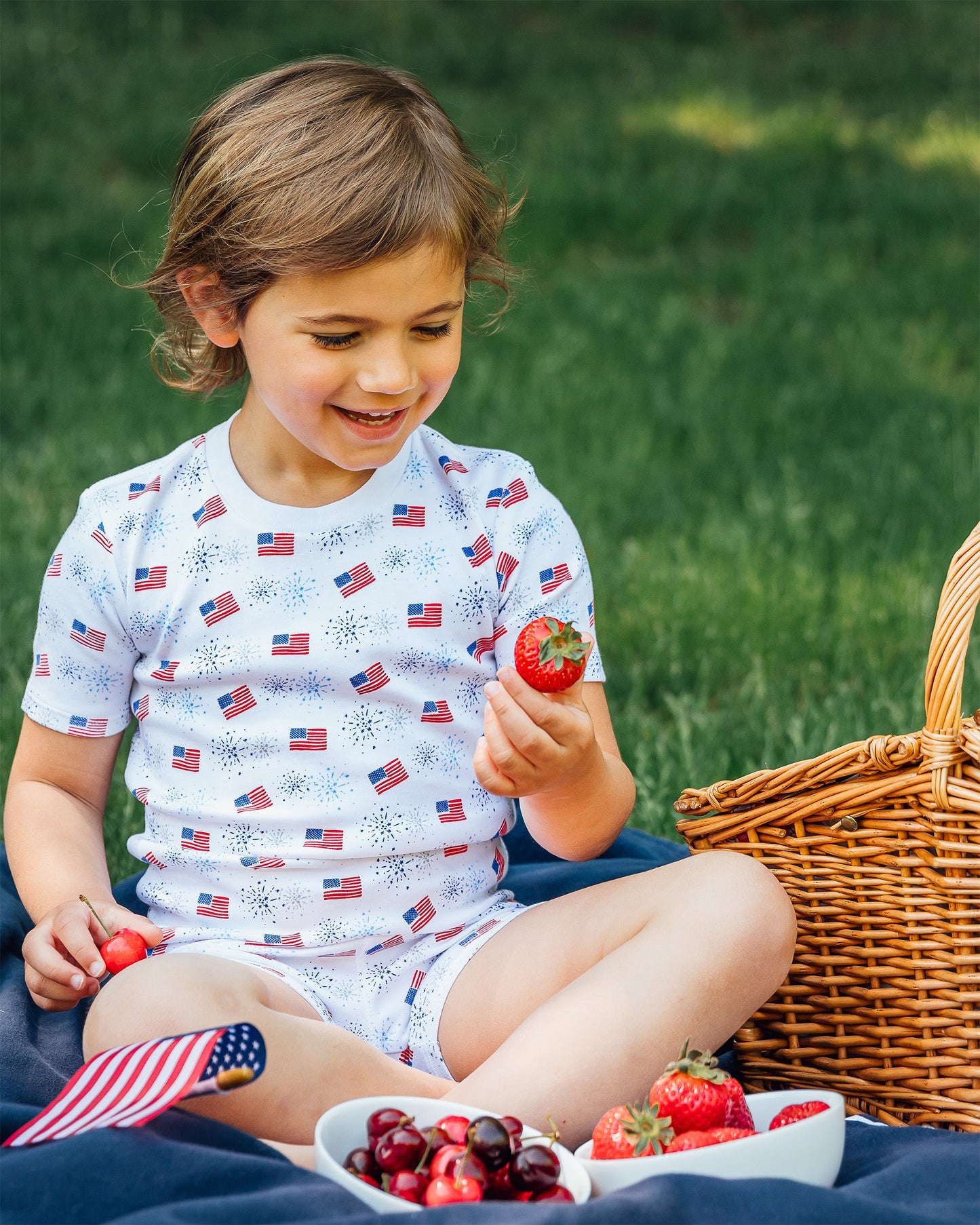 The Organic Short Sleeve Pajama Set [Flags and Fireworks]