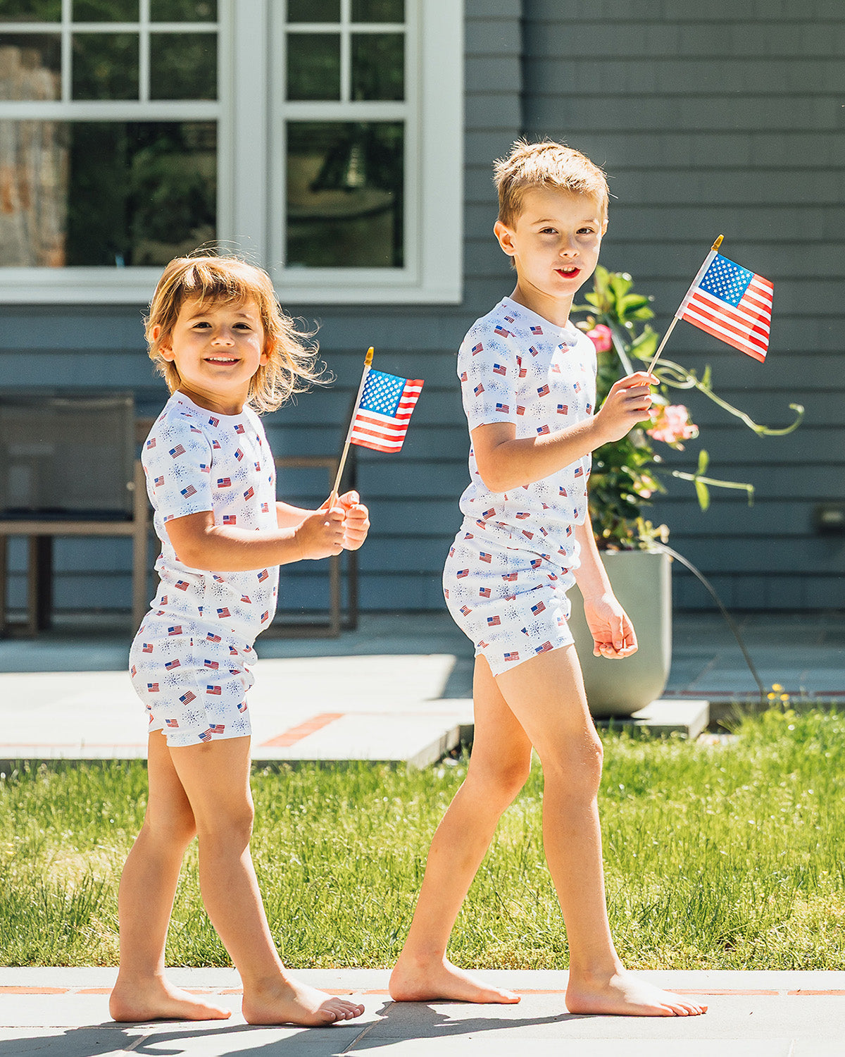 The Organic Short Sleeve Pajama Set [Flags and Fireworks]