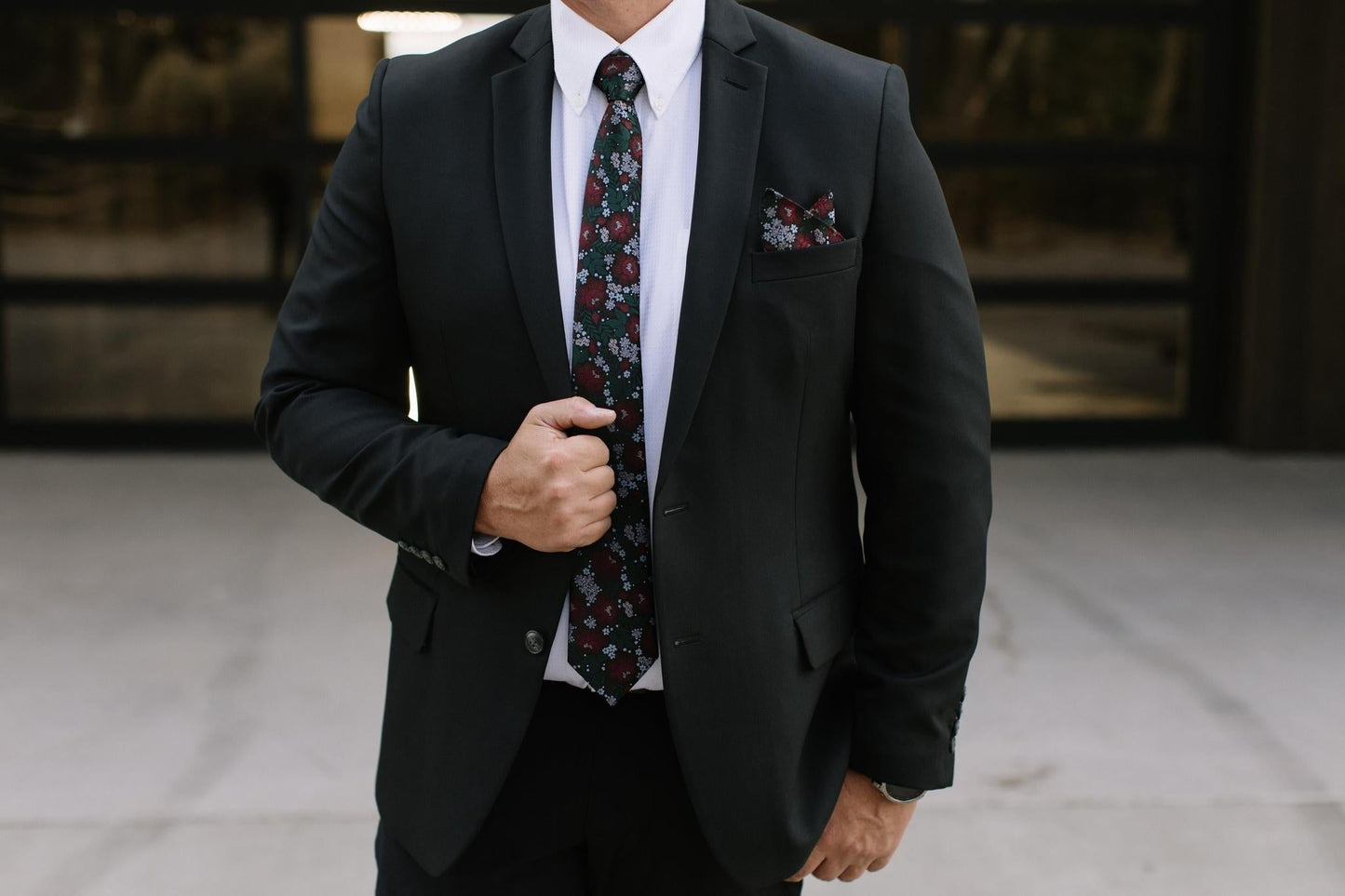 Dashing Floral Mens Tie