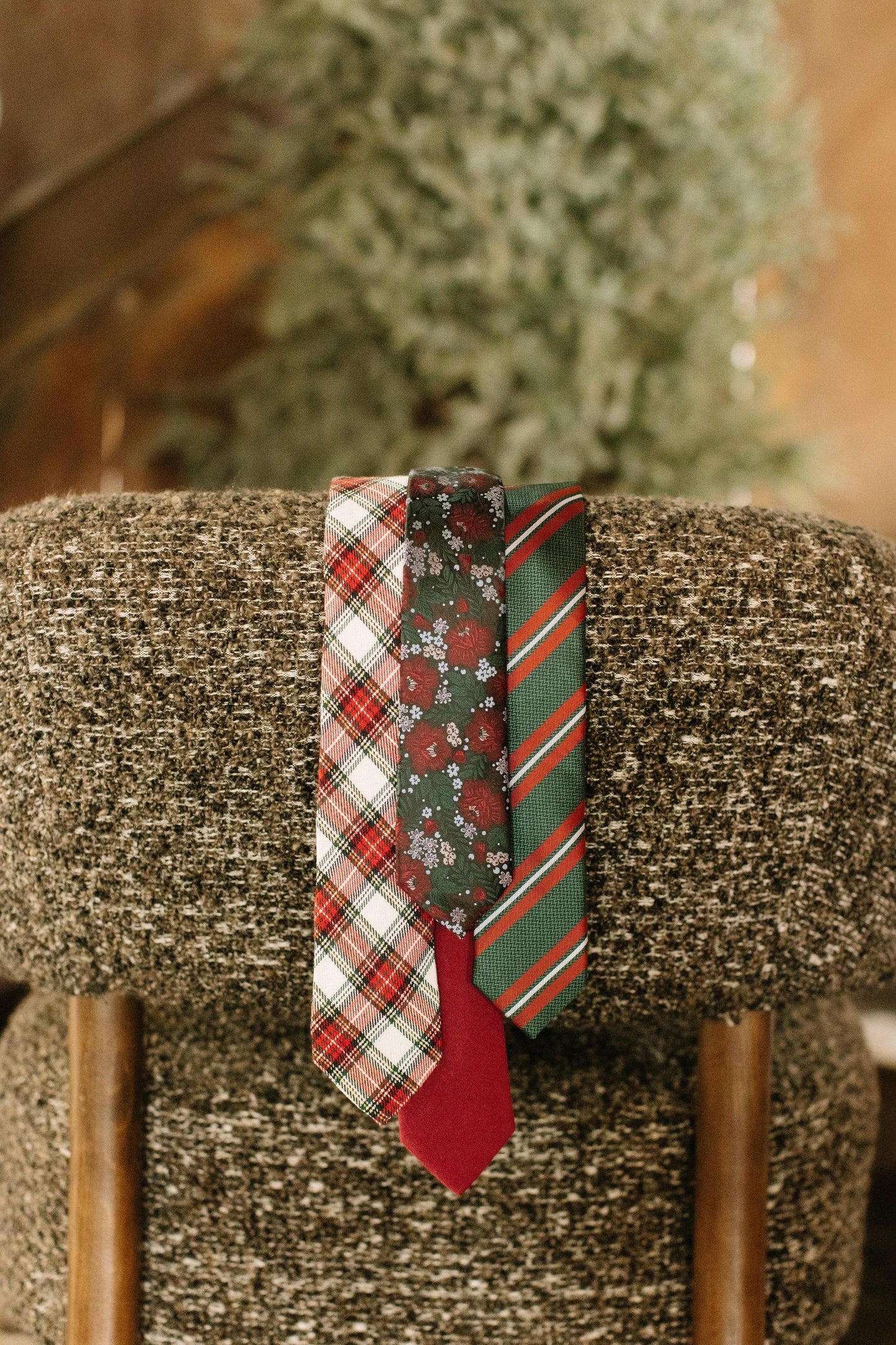Ebenezer Stripe - Men's Pre-tied Bow Tie