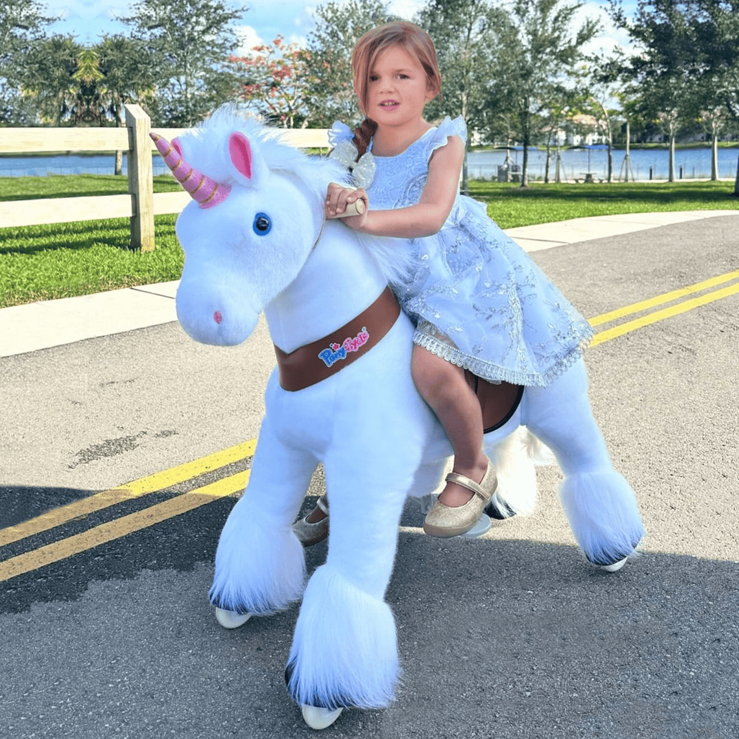 Model U® Unicorn Ride-On Toy Age 3–4 – White